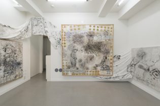 「聯／断 triage L4」油絵、アクリル、サンカラー、binder、ペン、糸、綿、木製パネル　194×194cm　2017