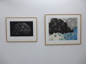 （左）「雲と輪」メゾチント（右）「AME」エッチング、メゾチント