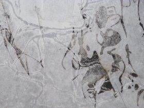 「恍惚の文字」（部分）越前和紙、墨 98×65cm　2017