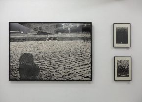 （左）「山手線の音がきこえる。」、（右上）「潜行」、（右下）「泳ぐ」単色木版画