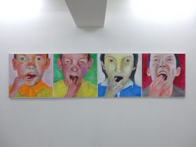 「You are what you eat」ブオンフレスコ（漆喰、砂、顔料、金網、木）　2017