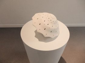 「分化-5」磁器土、鋳込み　φ25×H15cm　2018