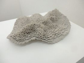 「motion 1」陶　75×300×220mm　2018