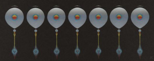 「たまごのなかで　おこっていること」キャンソン紙に色鉛筆　330.5×55.7cm