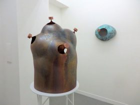 （手前）「統ばる」（奥）「満ちるⅤ」