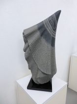 「Dress Up」黒御影石　67×35×35cm