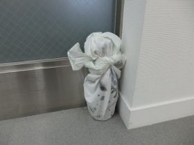 「包」アクリル、ペン、染料、布