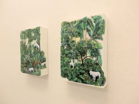 （左）「パトロール、 今日も異常なし」（右）「滝を巡る冒険」キャンバスに油彩　各33.3×24.2cm　2019