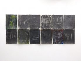 「朽ちる家のためのプランドローイング」鉛筆、ガッシュ、アクリル絵の具、クレヨン、他