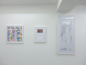 （左から）「CMYK」「Who are the heroes？（ニューヨークのスタンドパイプ）」「分割して統治せよ（196の断片）」