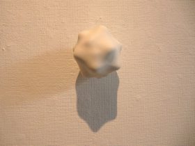 「big boom」磁器土、鋳込み　Φ10cm　2019