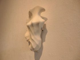 「big boom」磁器土、鋳込み　L25×W18cm　2019