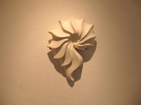 「big boom」磁器土、鋳込み　L25×W35cm　2019