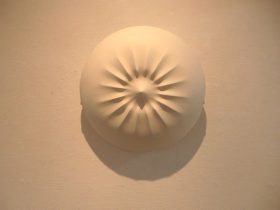 「big boom」磁器土、鋳込み　Φ45×H17cm　2019