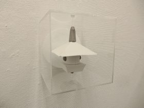 「Hyper Artificial Heart」 白磁、ステンレス、アクリル 　H15×W15×D15cm 　2018