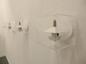 「Hyper Artificial Heart」 白磁、ステンレス、アクリル 　H15×W15×D15cm 　2018