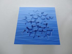 「大海に潜む静かな街 1(旧市街 スークのなごり)」木製パネル、布、バルサ材、アクリル絵具、色鉛筆 45.5×45.5×9.5cm