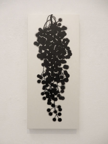 「血球」墨、雁皮紙、木製パネル　50×22.5cm　2016