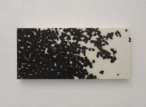 「Stain」墨、雁皮紙、木製パネル 20.5×45.5cm 2020
