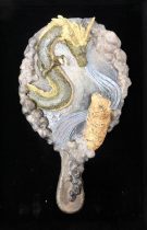 「百祥鏡」 陶、アクリルガッシュ、鏡 H77×W145×D285mm 　2021