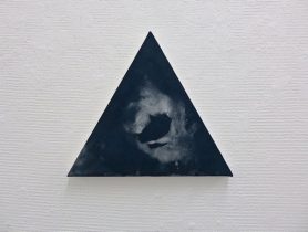 「Seed」キャンバス、岩絵具、ピグメント、膠　21.5×25.2cm　2021