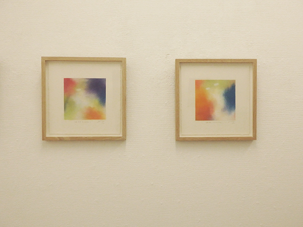 （左）「色奏・影映　影に色を見る 2」（右）「色奏・影映　 やわらかな呼吸 2」