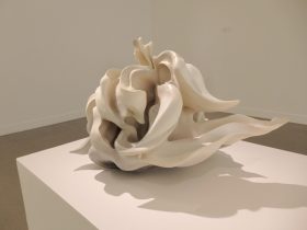 「花の遊吟Ⅳ」 陶、釉薬、下絵の具、手捻り　2022