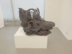 「誇大魚」 陶　H720×W1230×D600mm　2022