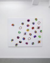 「降り注ぐ」1400×1680mm（撮影：末正真礼生）