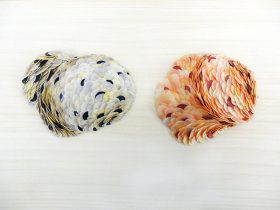 (左)「花びら-2」(右)「花びら-1」