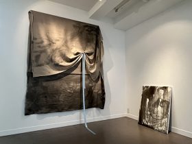 （左）「make and connect」（右）「snuggle up」