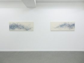 「幽かに」雲肌麻紙、岩絵具、墨　120×45cm　2023