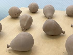 「BalloonⅡ」陶　（各）100×100×130mm　2023