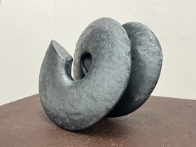 「渦巻くものの中に見えるものⅠ」陶