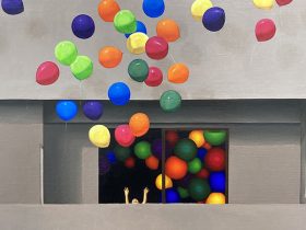 「隣家の窓 6」油彩、キャンバス　65.2×53cm　2023