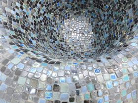 「夜空に腰かけて」（部分）