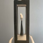 「たまごのなかで　おこっていること」大理石、黒御影石　H65×W21×D21cm　2025