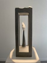 「たまごのなかで　おこっていること」大理石、黒御影石　H65×W21×D21cm　2025