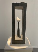 「たまごのなかで　おこっていること」大理石、黒御影石　H65×W21×D21cm　2025