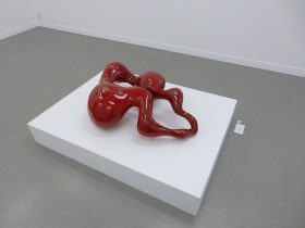 「気血I」漆、麻布、砥粉、色漆　100×75×35cm　2023