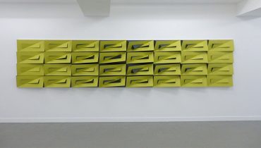 「2505」紙、接着剤、木製パネル　100×400×20cm　2025