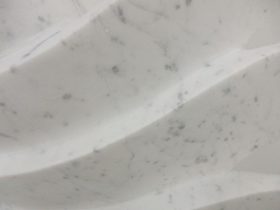 「風が舞い時が躍る」（部分）