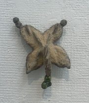 「変化を告げる使者」陶土、釉薬　約110×85×55mm　2025